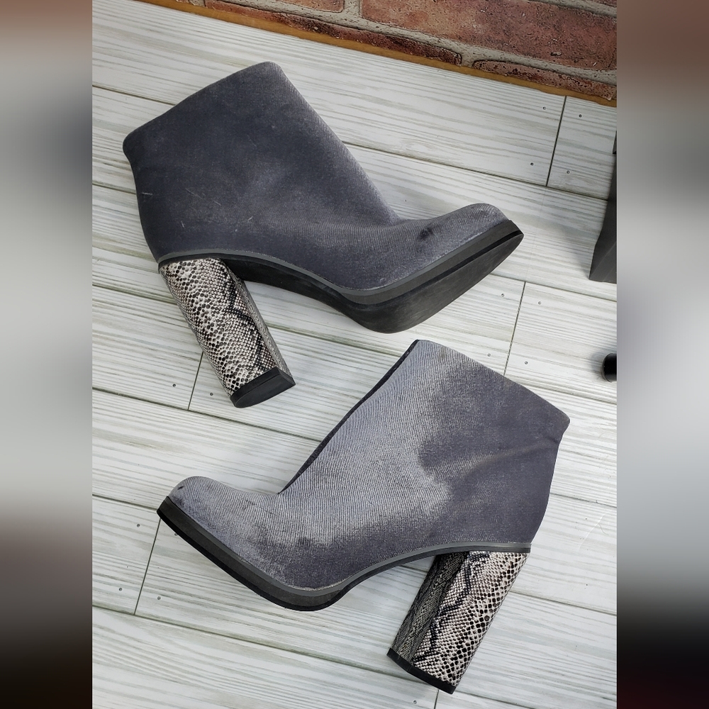 Lien Do for Anthropology Gray velour Chunky heeled boots size 6.5